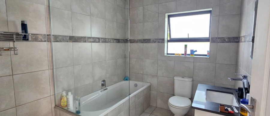 2 Bedroom Property for Sale in Fraaiuitsig Western Cape